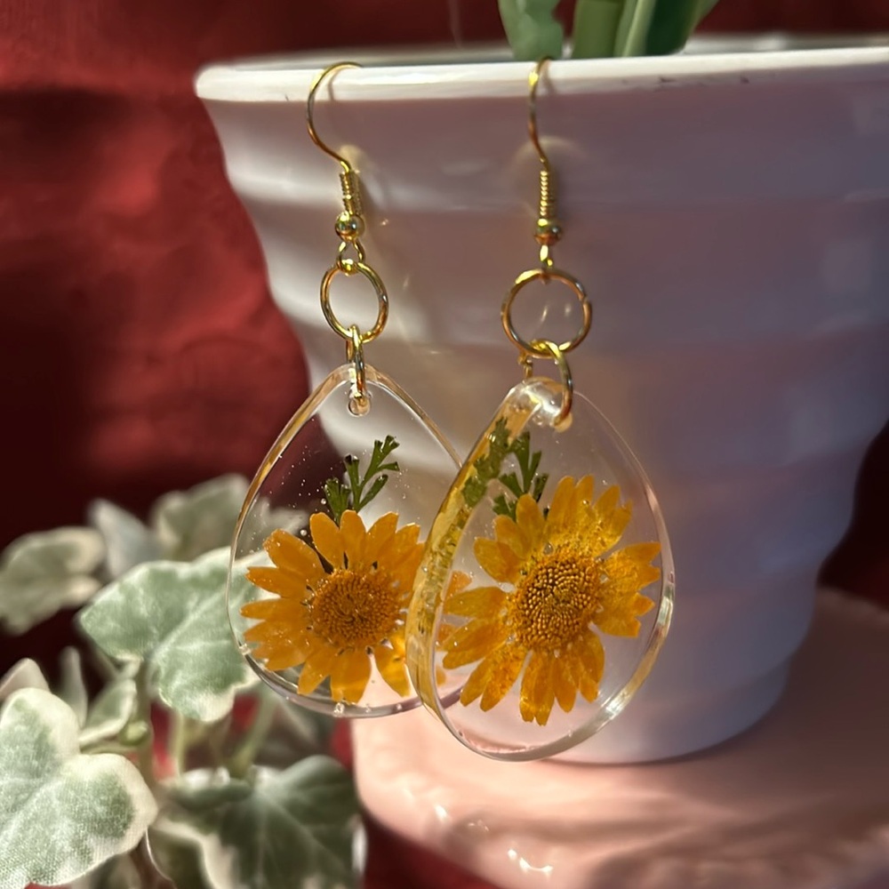 - New handcrafted dried flower 🌸 earrings #14